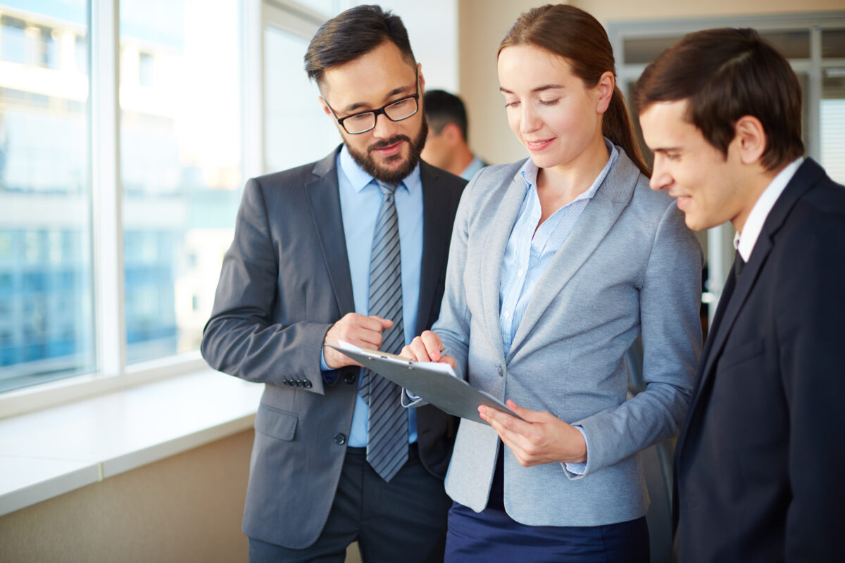 colaboradores satisfeitos com a liderança da empresa