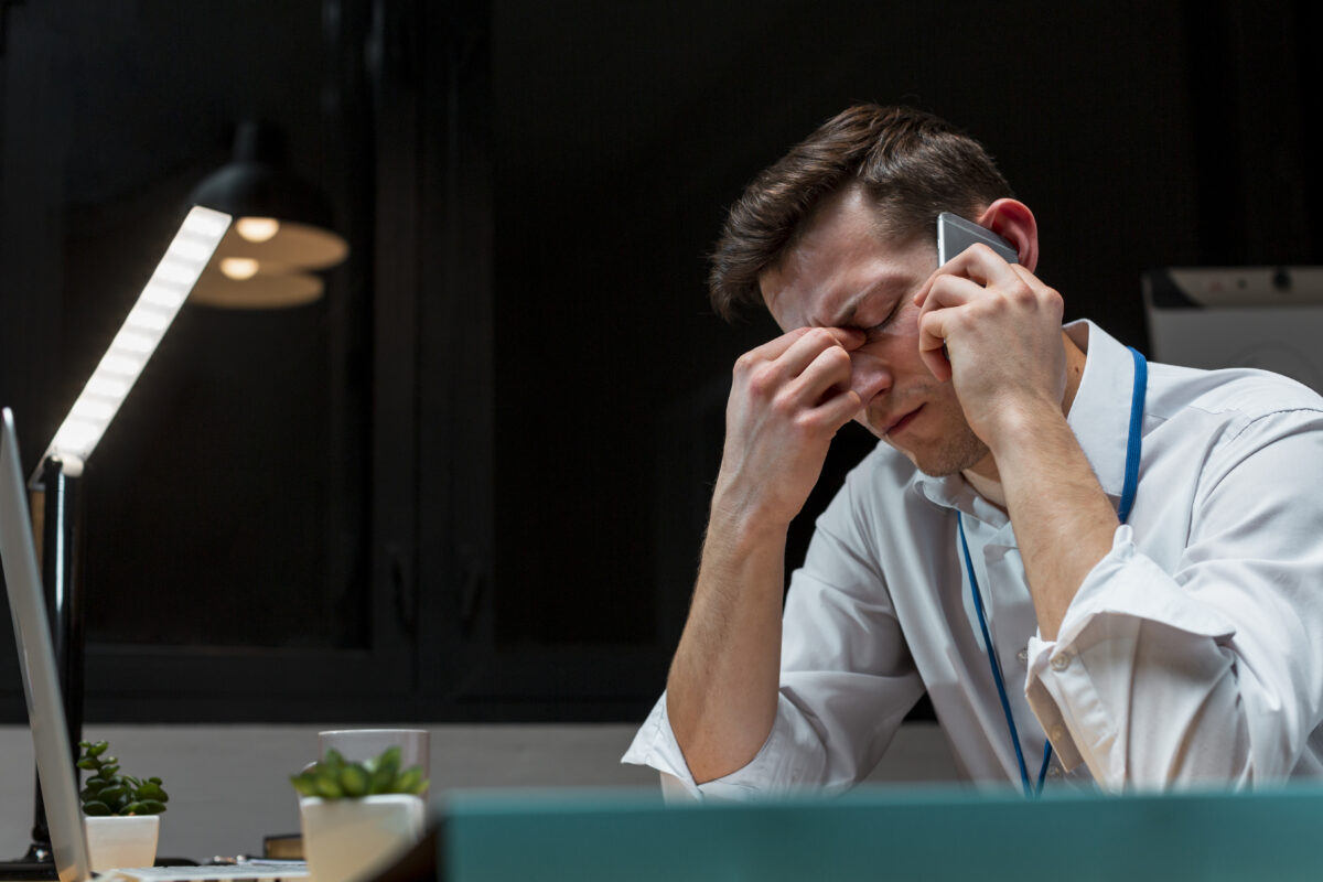 Colaborador desmotivado em seu ambiente de trabalho