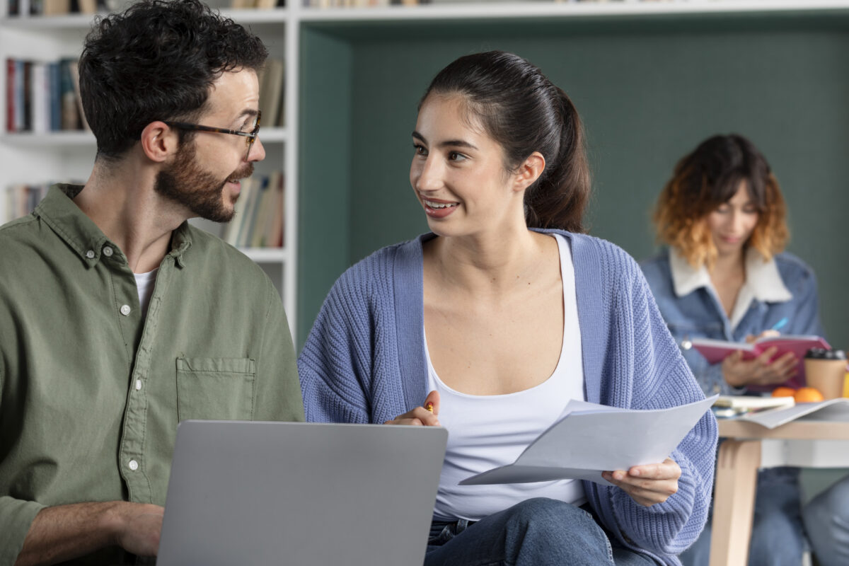 colaboradores participando de um curso de capacitação