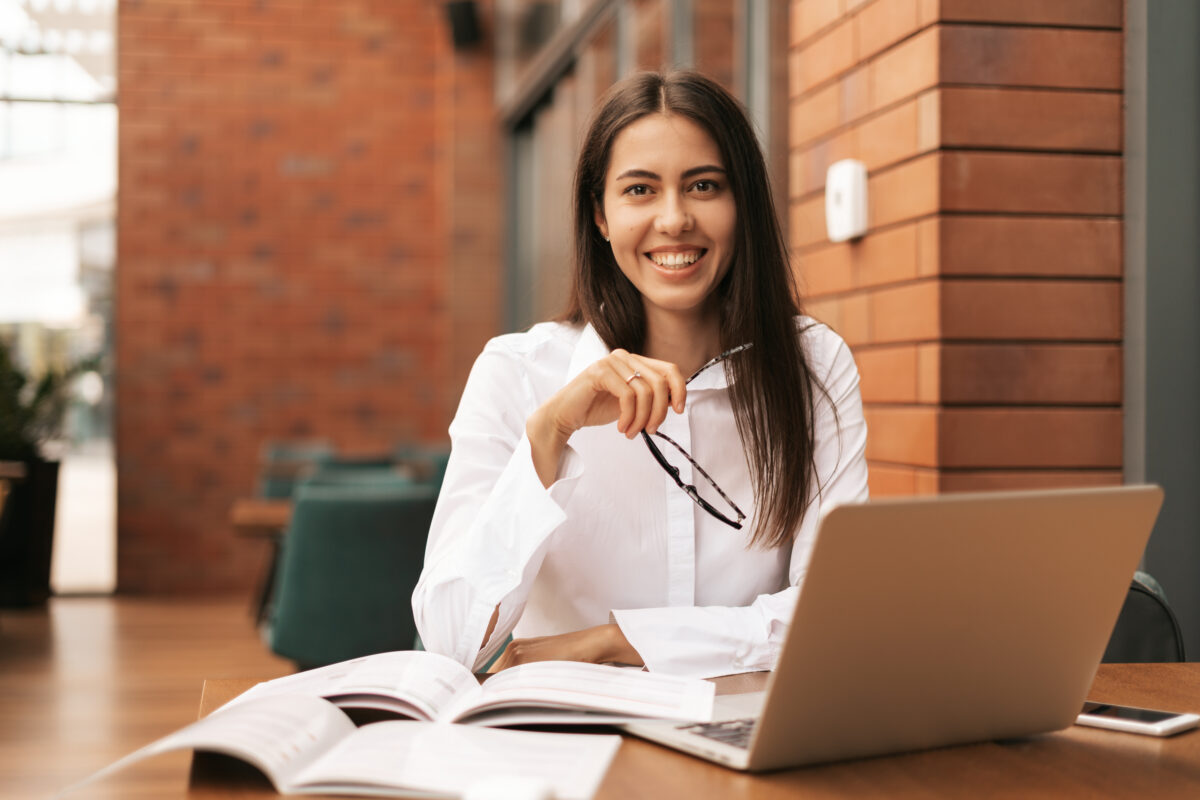 Profissional em curso de desenvolvimento do seu planejamento de carreira