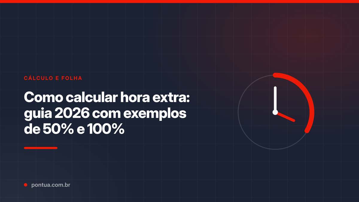 Profissional de Departamento Pessoal conferindo cálculo de hora extra em espelho de ponto eletrônico na tela do computador